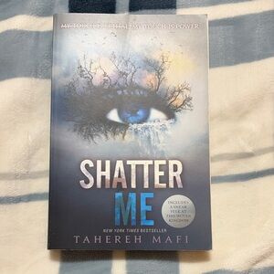 Shatter Me by Tahereh Mafi - Blue Cover Paperback
